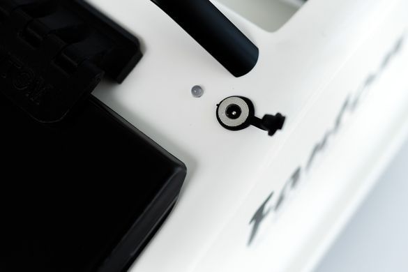 Кораблик для прикормки Фантом Модерн з ехолотом Toslon520 та GPS автопілотом (Cortex_6+1) Білий